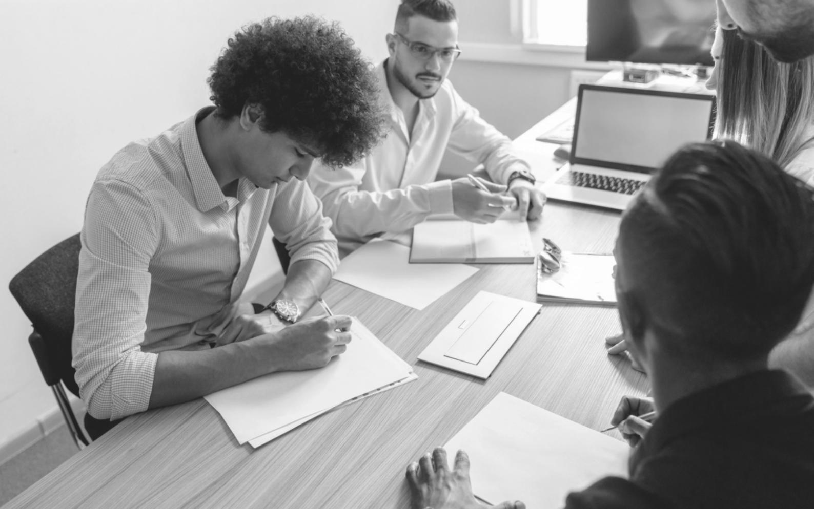 Consultation collaborative entre experts fiscaux et entrepreneurs